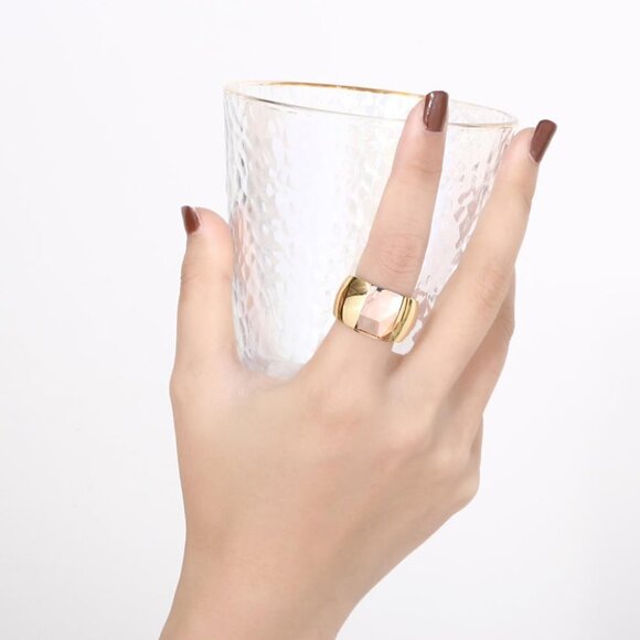 Stunning Large Statement Glass Crystal Rhinestone Band Cocktail Ring Cubic Zirco - Picture 4 of 6